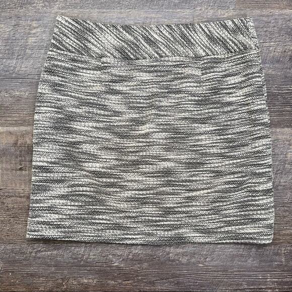 Loft black and white tweed A-line skirt size 8 B167 - Picture 5 of 5